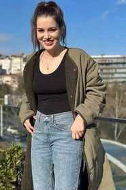 Ảnh diễn viên Cemre Özşişman