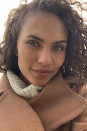 Ảnh diễn viên Stephanie Asi Brix