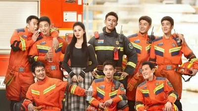 Anh Ấy Bước Ra Từ Ánh Lửa (Bright Eyes in the Dark)