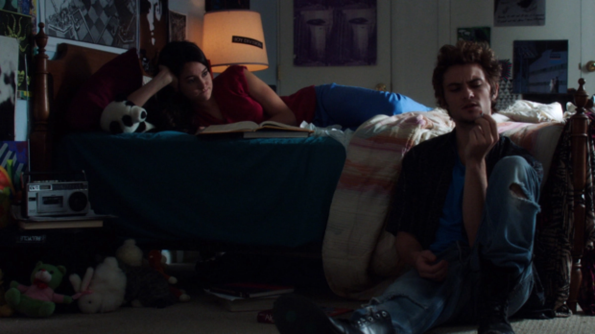 Chim Trắng Giữa Bão Tuyết (White Bird in a Blizzard)