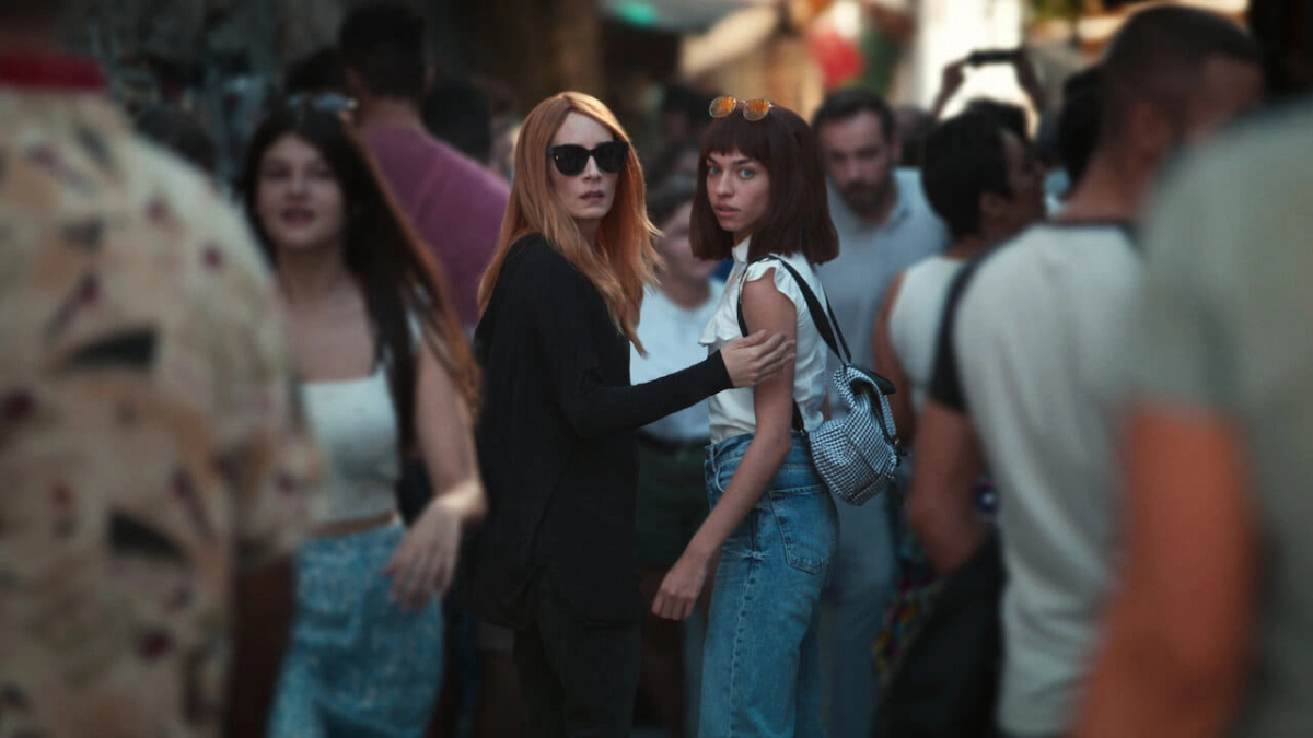 Chúng ta đang chạy trốn ai vậy mẹ? (Who Were We Running From?)