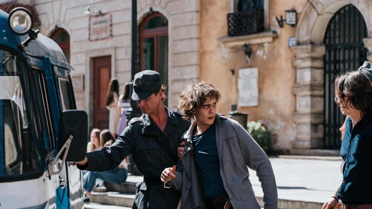 Leave No Traces (Leave No Traces)