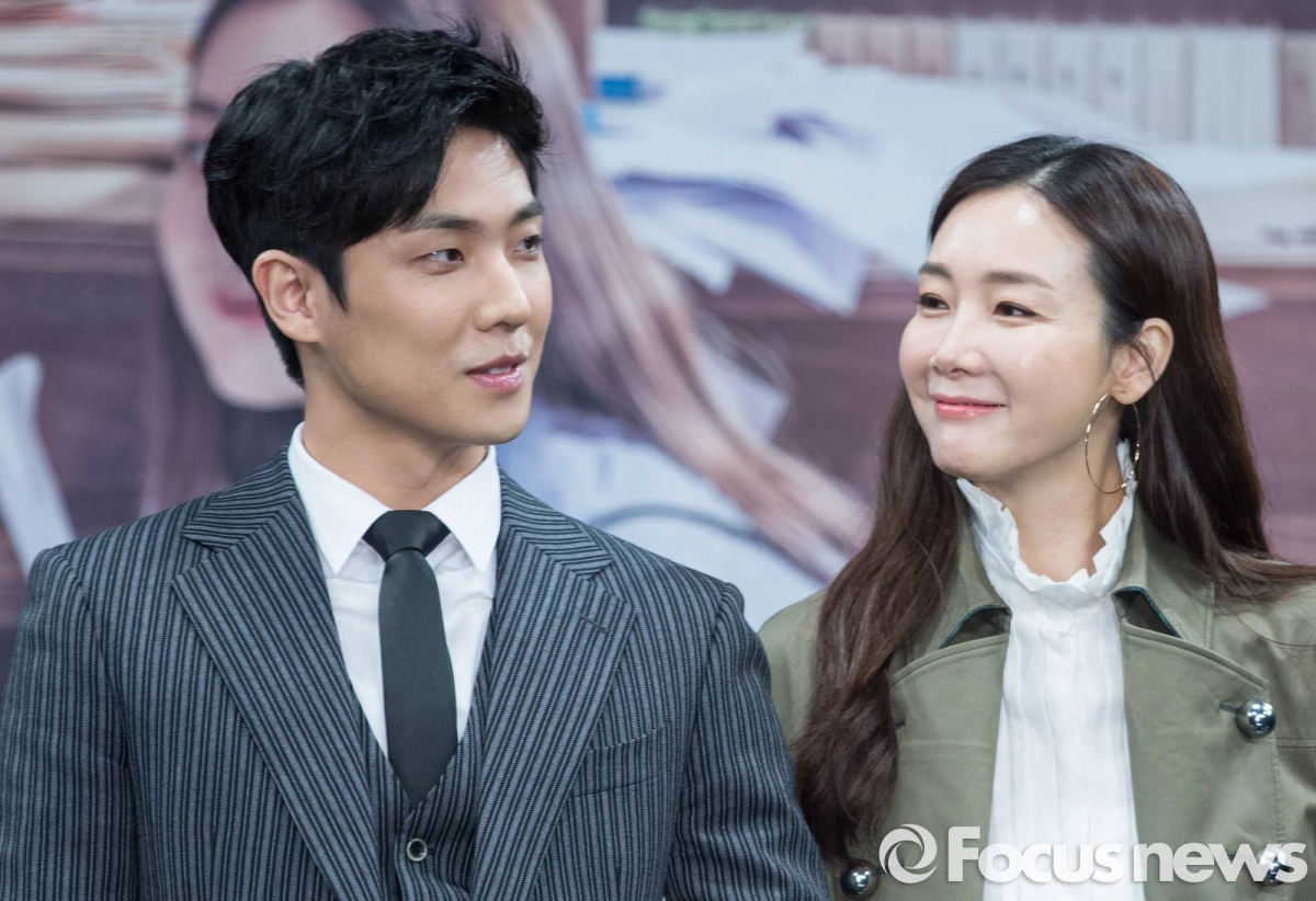 Nữ Luật Sư Kỳ Quặc (Woman With A Suitcase)