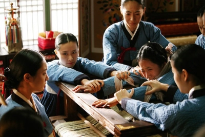 Shadows in the Palace (Shadows in the Palace)