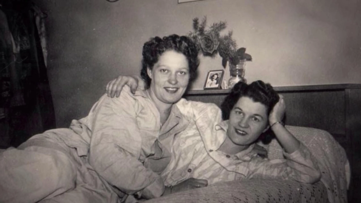 Tình yêu bí mật (A Secret Love)