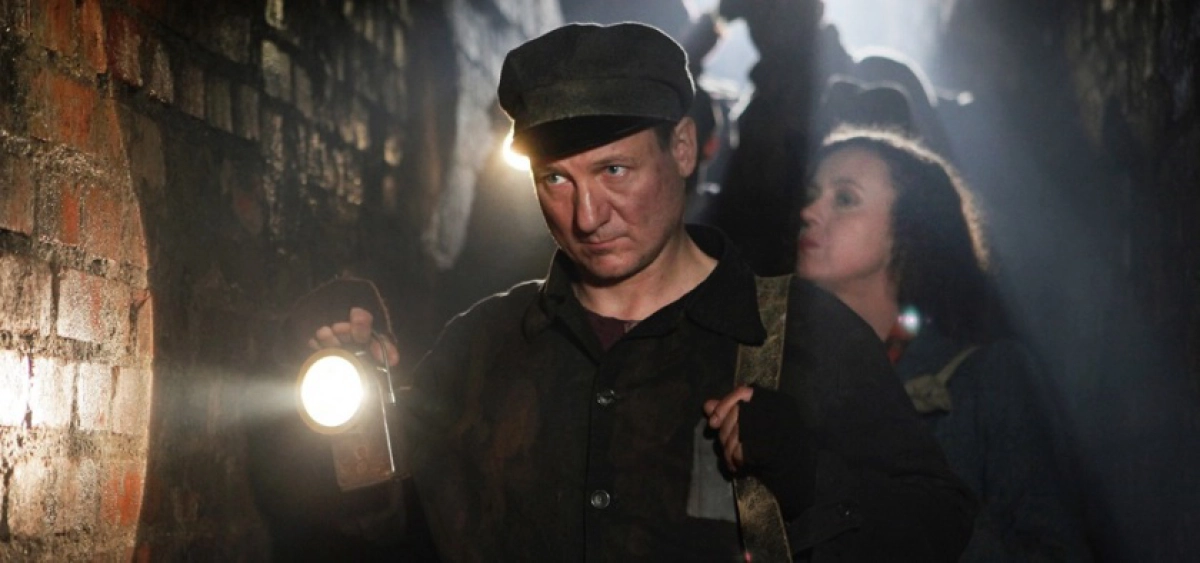 Trốn Trong Bóng Tối (In Darkness)